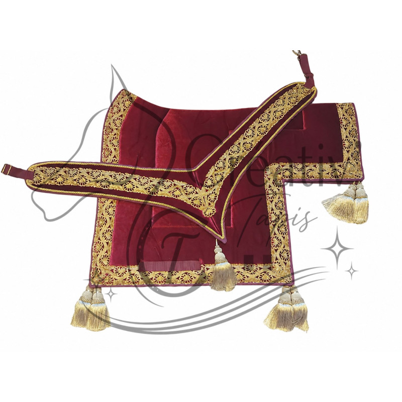 Ensemble Tapis Tricarré et collier velours framboise
